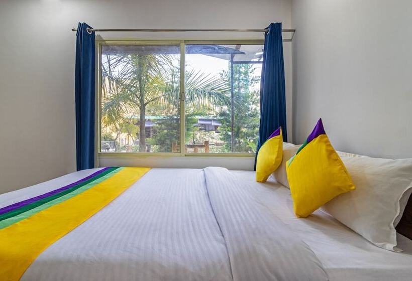 Itsy Hotels Paddler Zone With Bungee Jumping