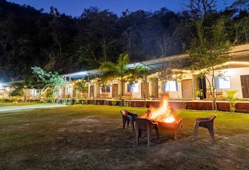 Itsy Hotels Paddler Zone With Bungee Jumping