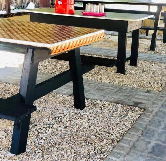 Отель Lankathilaka Kitesurfing Holiday Resort