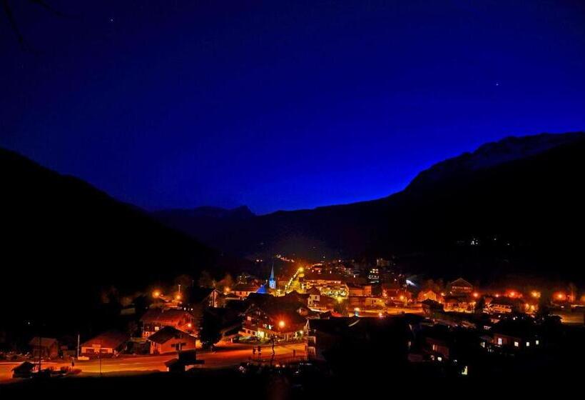 בית מלון כפרי Les Aravis