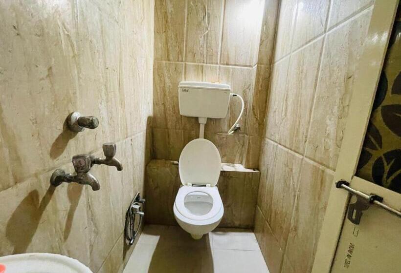 Отель Maa Narmada Palace