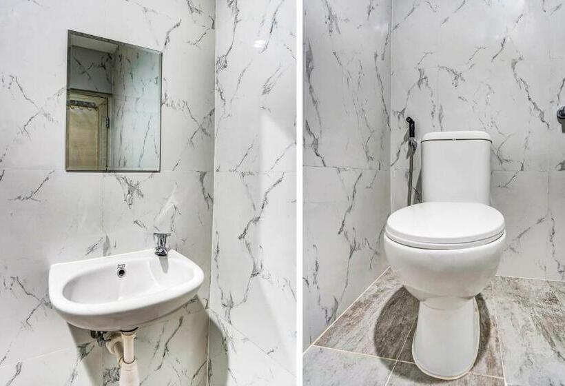 בית מלון כפרי Oyo 90891 Parang Kusumo Residence