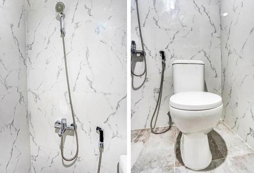 בית מלון כפרי Oyo 90891 Parang Kusumo Residence