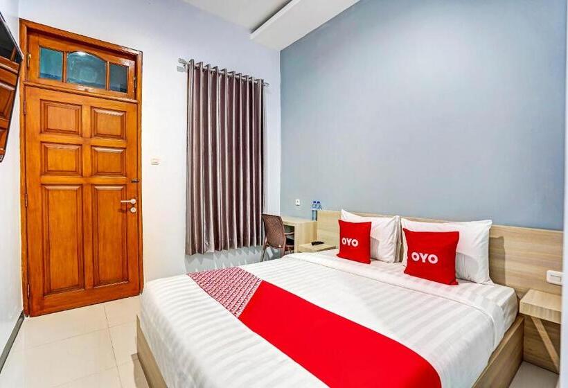 בית מלון כפרי Oyo 90891 Parang Kusumo Residence