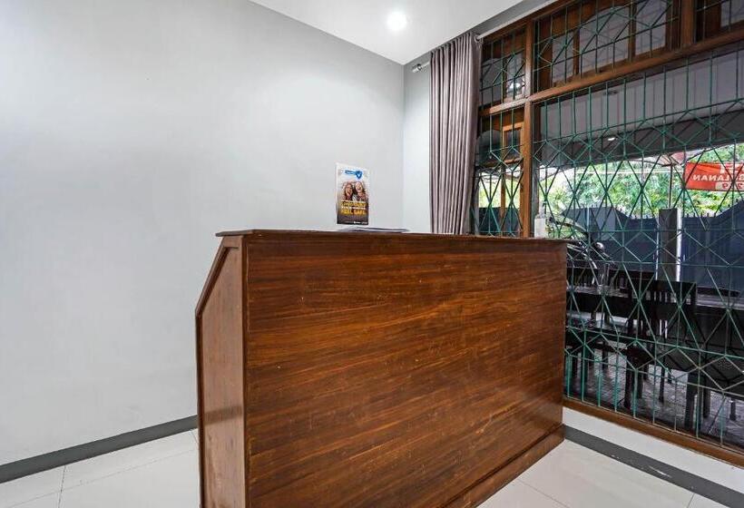 בית מלון כפרי Oyo 90891 Parang Kusumo Residence