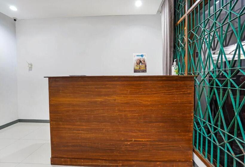 בית מלון כפרי Oyo 90891 Parang Kusumo Residence