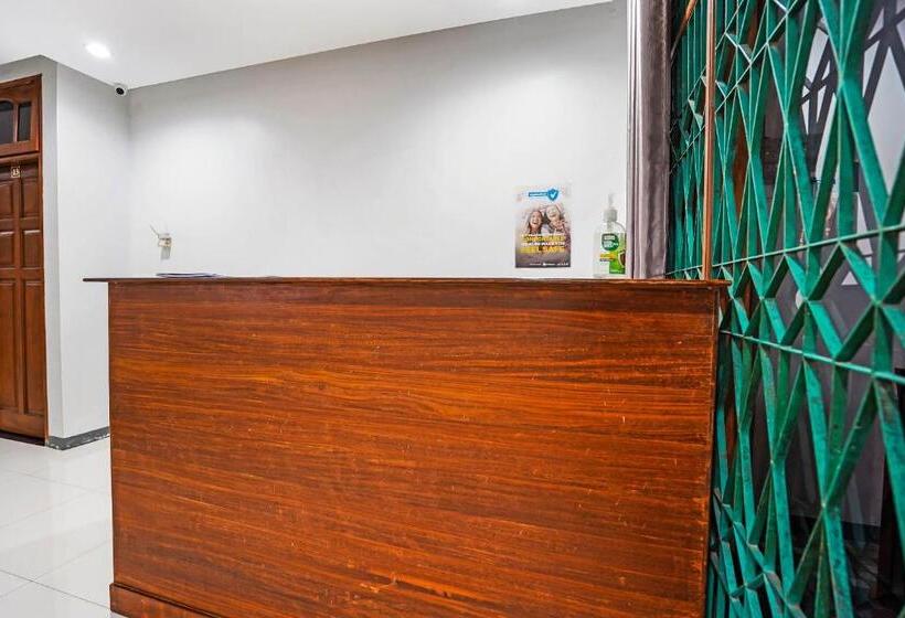 בית מלון כפרי Oyo 90891 Parang Kusumo Residence