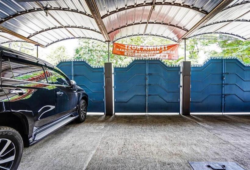 בית מלון כפרי Oyo 90891 Parang Kusumo Residence