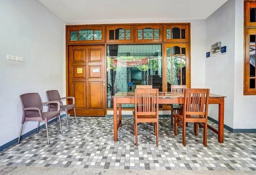 בית מלון כפרי Oyo 90891 Parang Kusumo Residence