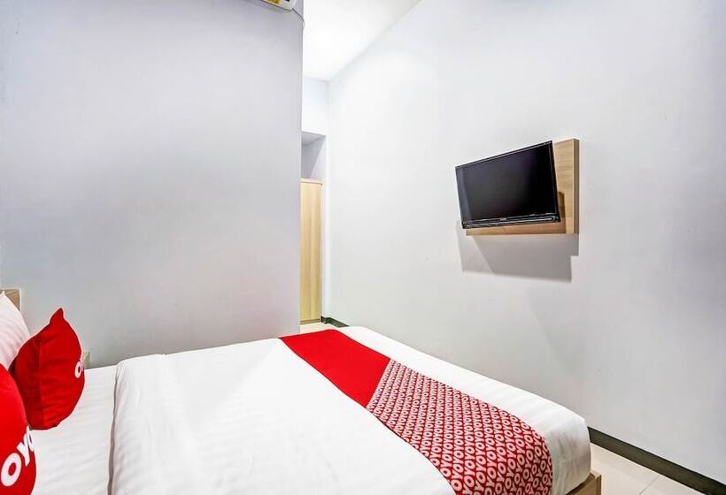 בית מלון כפרי Oyo 90891 Parang Kusumo Residence