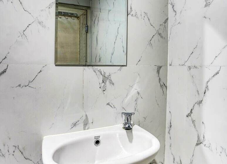 בית מלון כפרי Oyo 90891 Parang Kusumo Residence