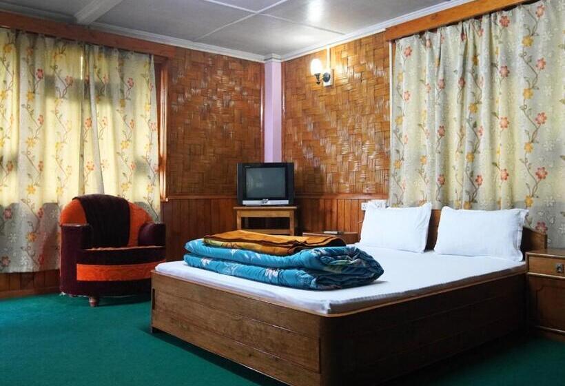 Отель Reesum Resort &