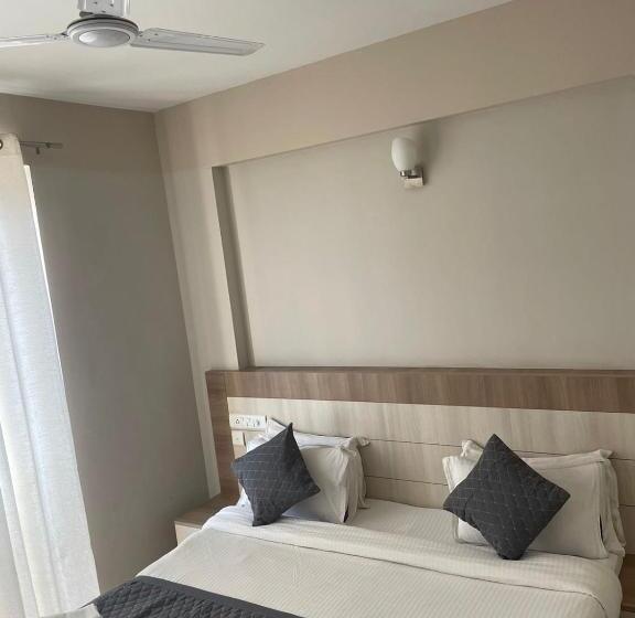 Отель Shiree Radhe Bnd Room