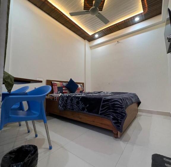 Fabhotel The Bird House