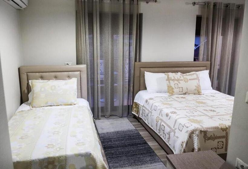 בית מלון כפרי Vila Leo Lux