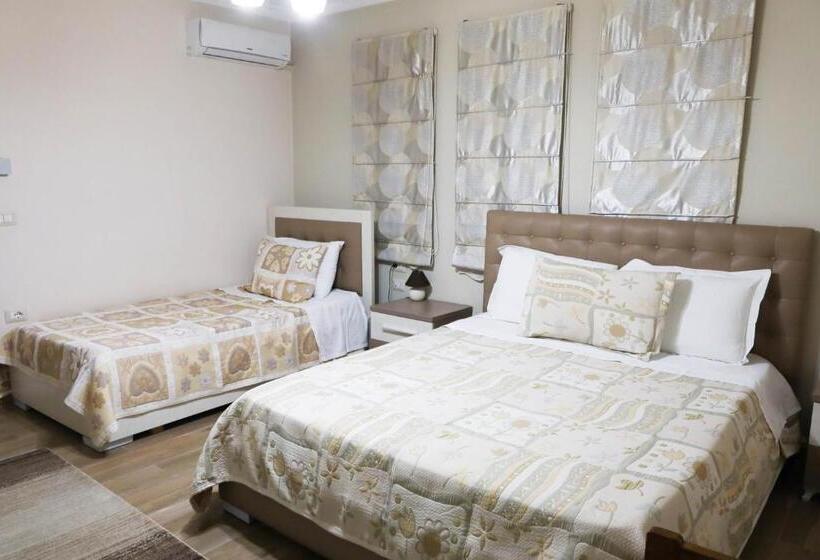 בית מלון כפרי Vila Leo Lux