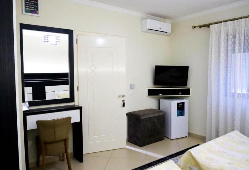 בית מלון כפרי Vila Leo Lux