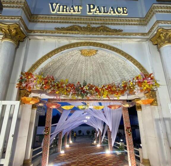 酒店 Virat Palace