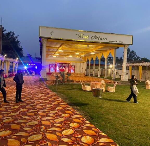 酒店 Virat Palace