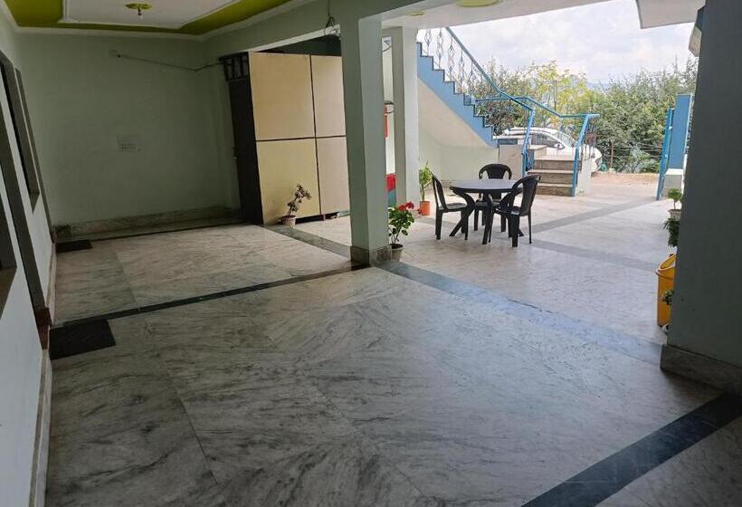 פנסיון Ashirwad Guest House