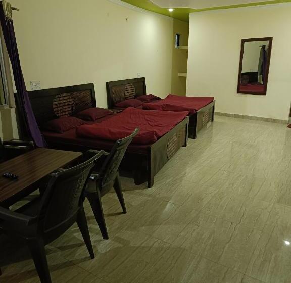 פנסיון Ashirwad Guest House