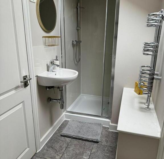 膳宿费 Brentford Guest Rooms