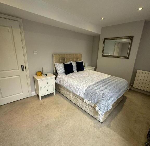 膳宿费 Brentford Guest Rooms