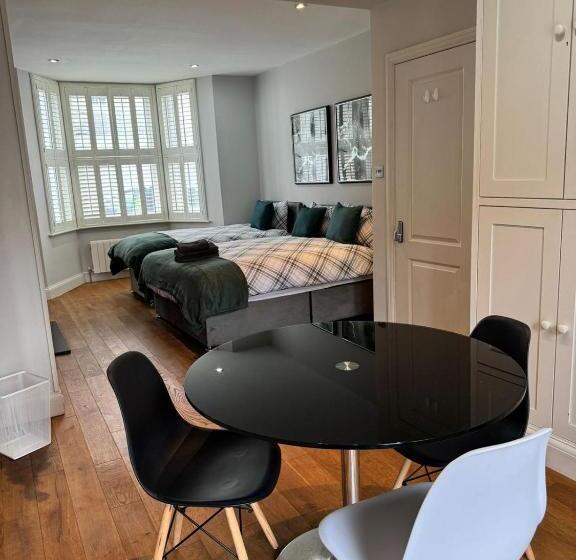 膳宿费 Brentford Guest Rooms