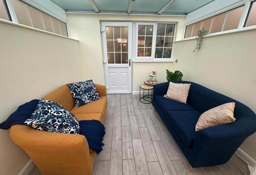 ペンション Rooms In Stylish House