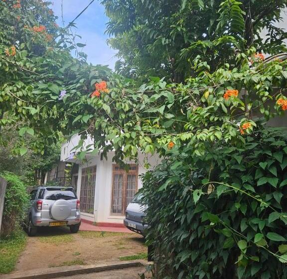 Пансион Hill Treat