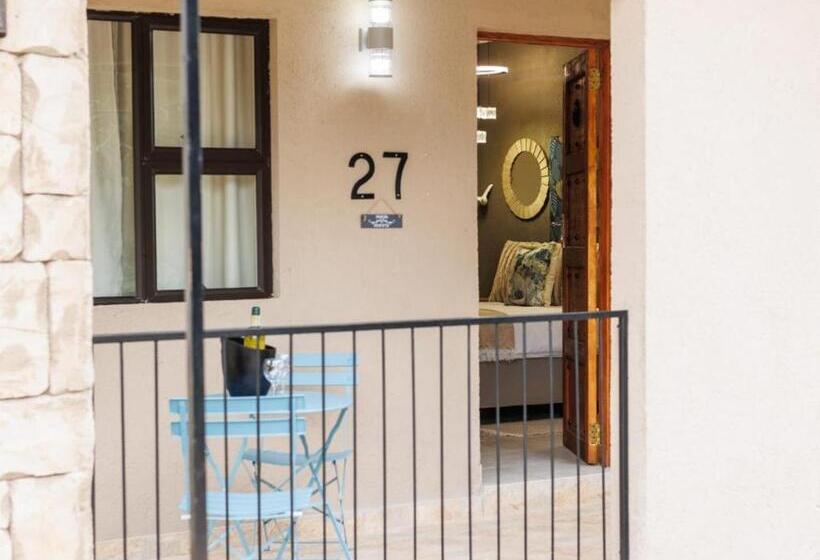 פנסיון Lion S View Accommodation