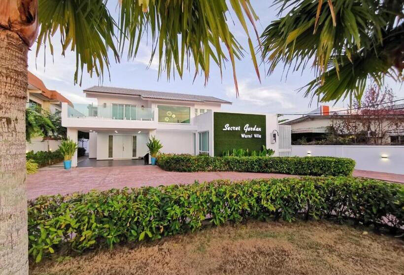 פנסיון Secret Garden Warni Villa