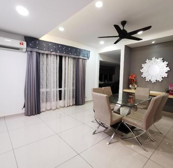 פנסיון Secret Garden Warni Villa