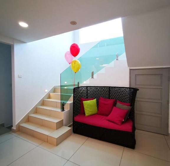 פנסיון Secret Garden Warni Villa