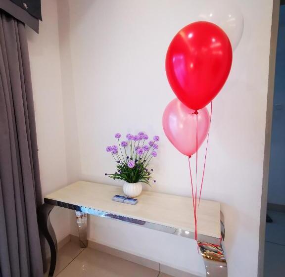 פנסיון Secret Garden Warni Villa