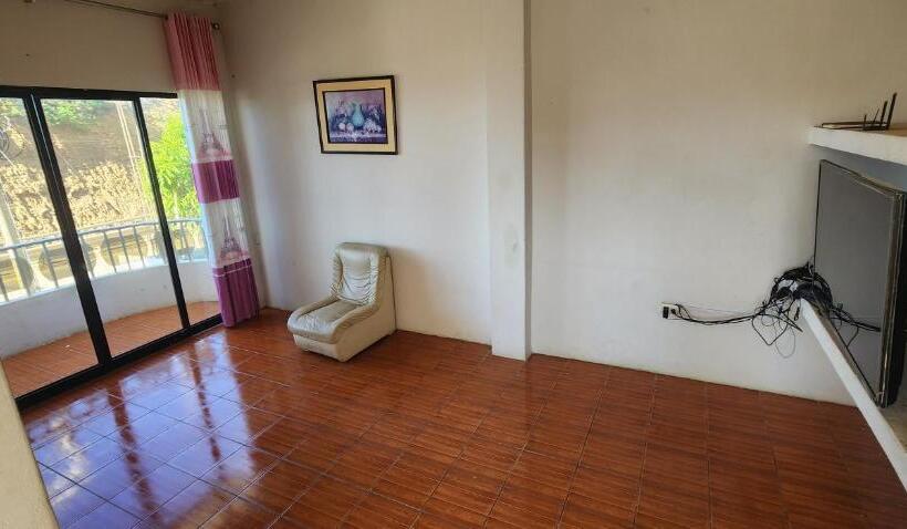 پانسیون Taj Mahal The Iberico Beach House