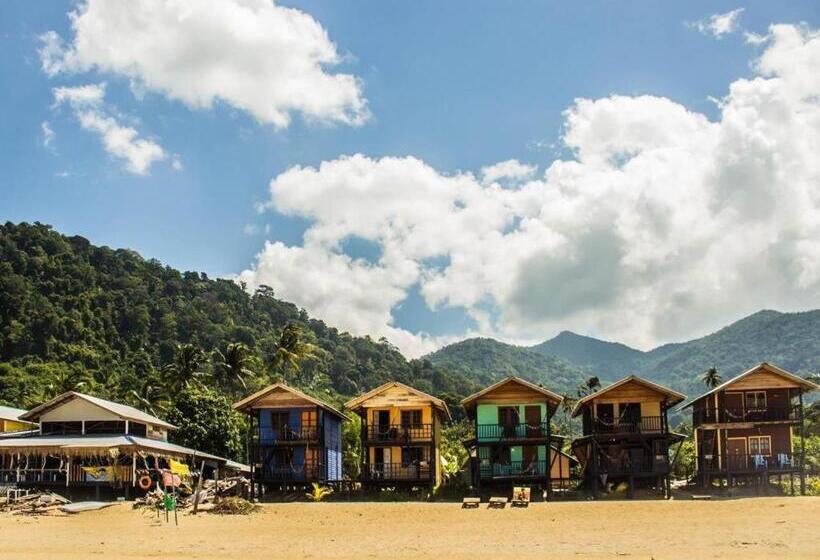 منتجع Beachfront Hut Upstairs Astra   Beach Shack Chalet