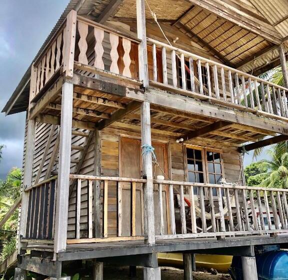 منتجع Beachfront Hut Upstairs Astra   Beach Shack Chalet