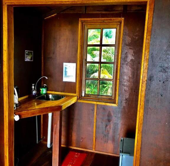 منتجع Beachfront Hut Upstairs Astra   Beach Shack Chalet