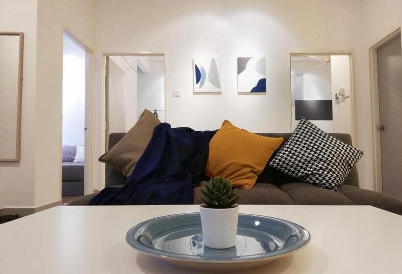 Subang City Residence, 8 9 Pax With Balcony, Walking Distance To Summit, 5min To Sunway