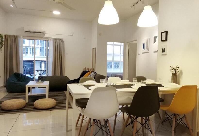 Subang City Residence, 8 9 Pax With Balcony, Walking Distance To Summit, 5min To Sunway