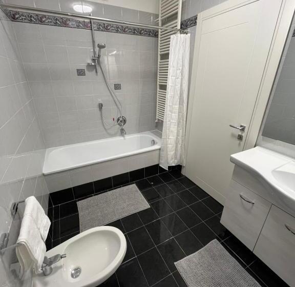 B&b Alessandro Private Room & Bathroom In Shared Apartment