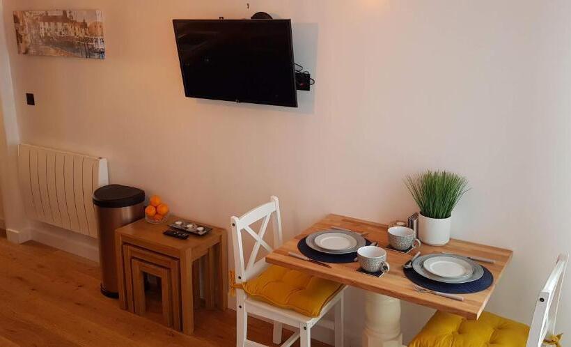 ベッドアンドブレックファースト Hill House Lodge