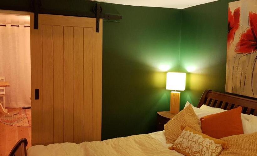 ベッドアンドブレックファースト Hill House Lodge