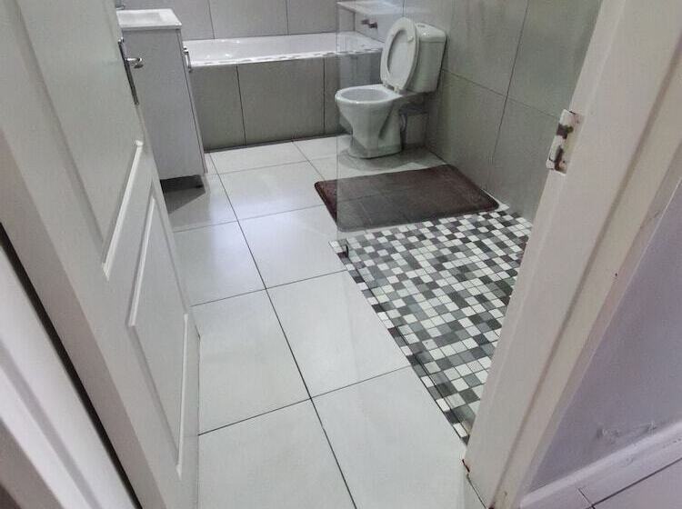 مبيت وإفطار Neo & Ruks Guest House Parow