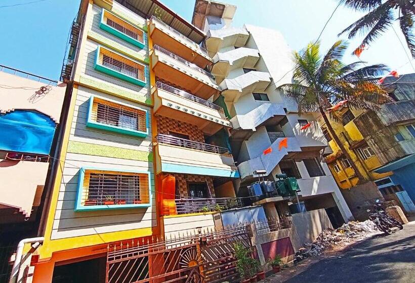 בית מלון כפרי Anjaneya Residency