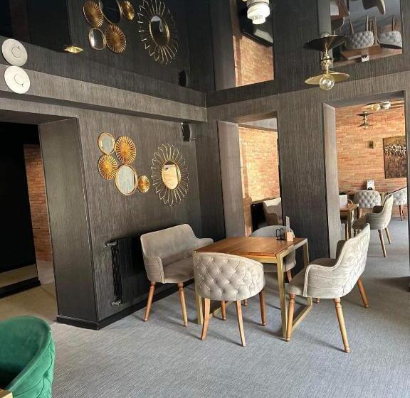 هتل Bakuriani Inn A112