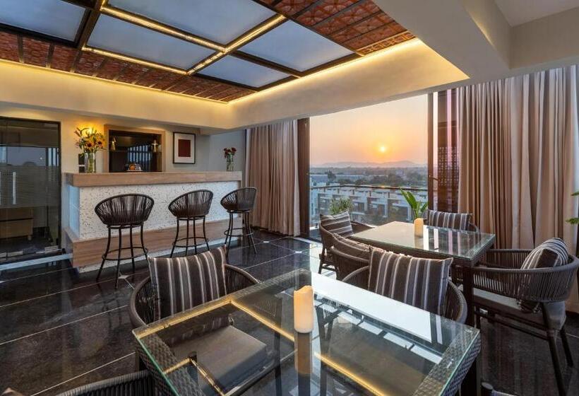 호텔 Blue Chip By Downtown   Near Udaipur Airport