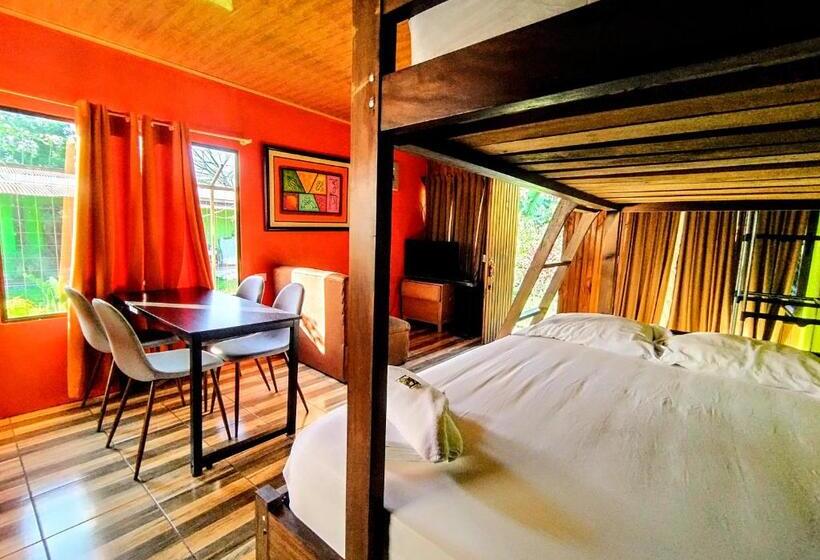 فندق Cabinas Río Frío