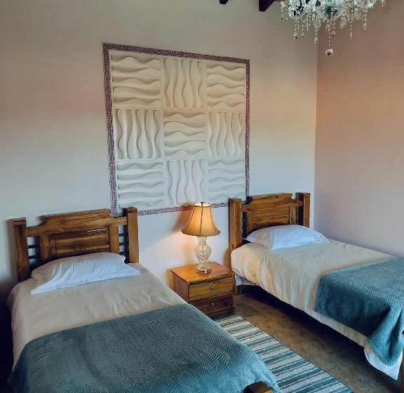 Отель Los Caballeros